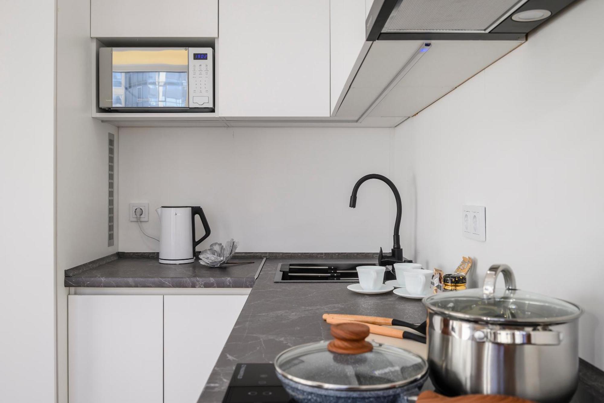 Five Business-Class Rooms In R-House Near Mega Center 알마티 외부 사진
