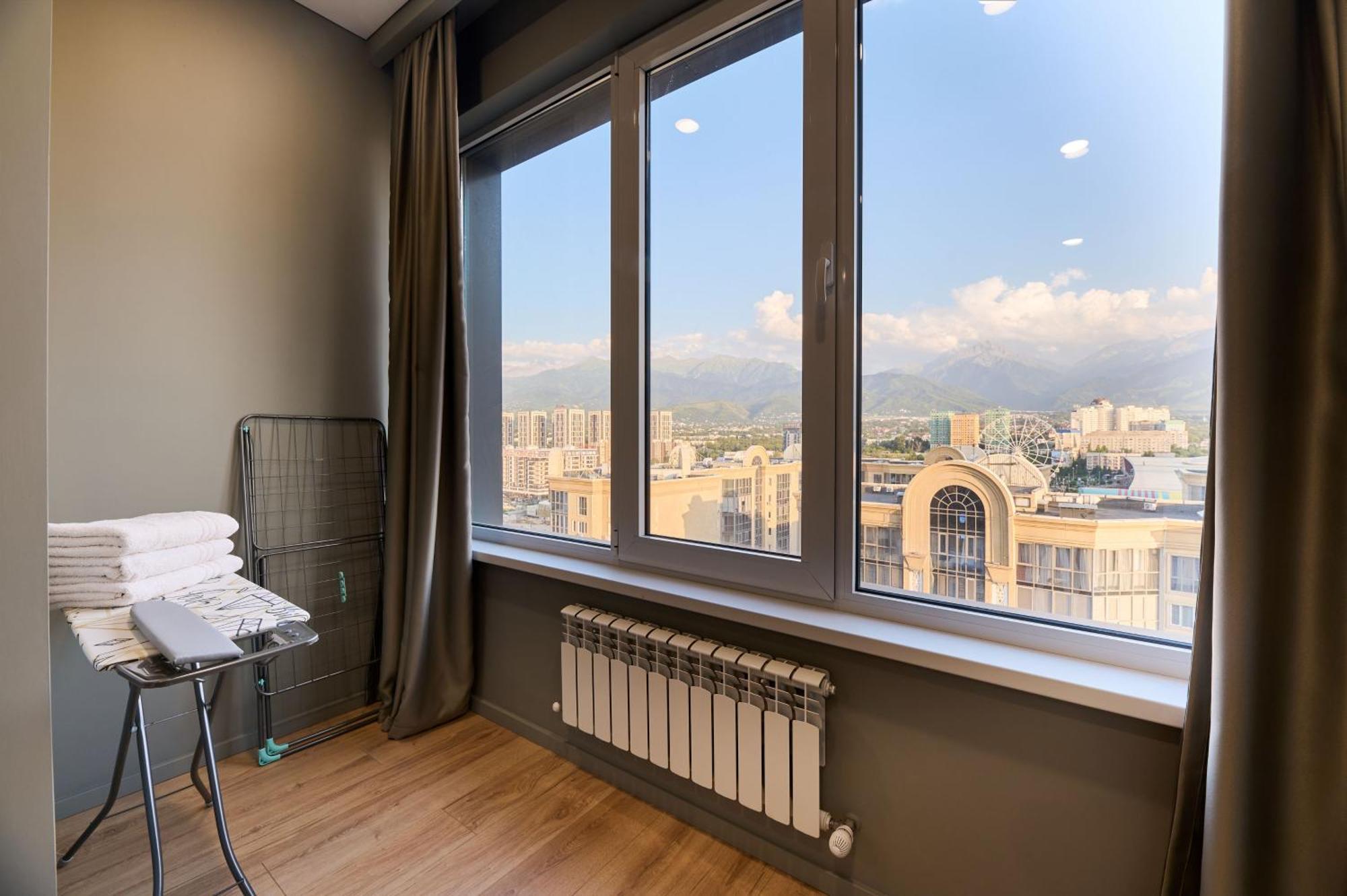 Five Business-Class Rooms In R-House Near Mega Center 알마티 외부 사진