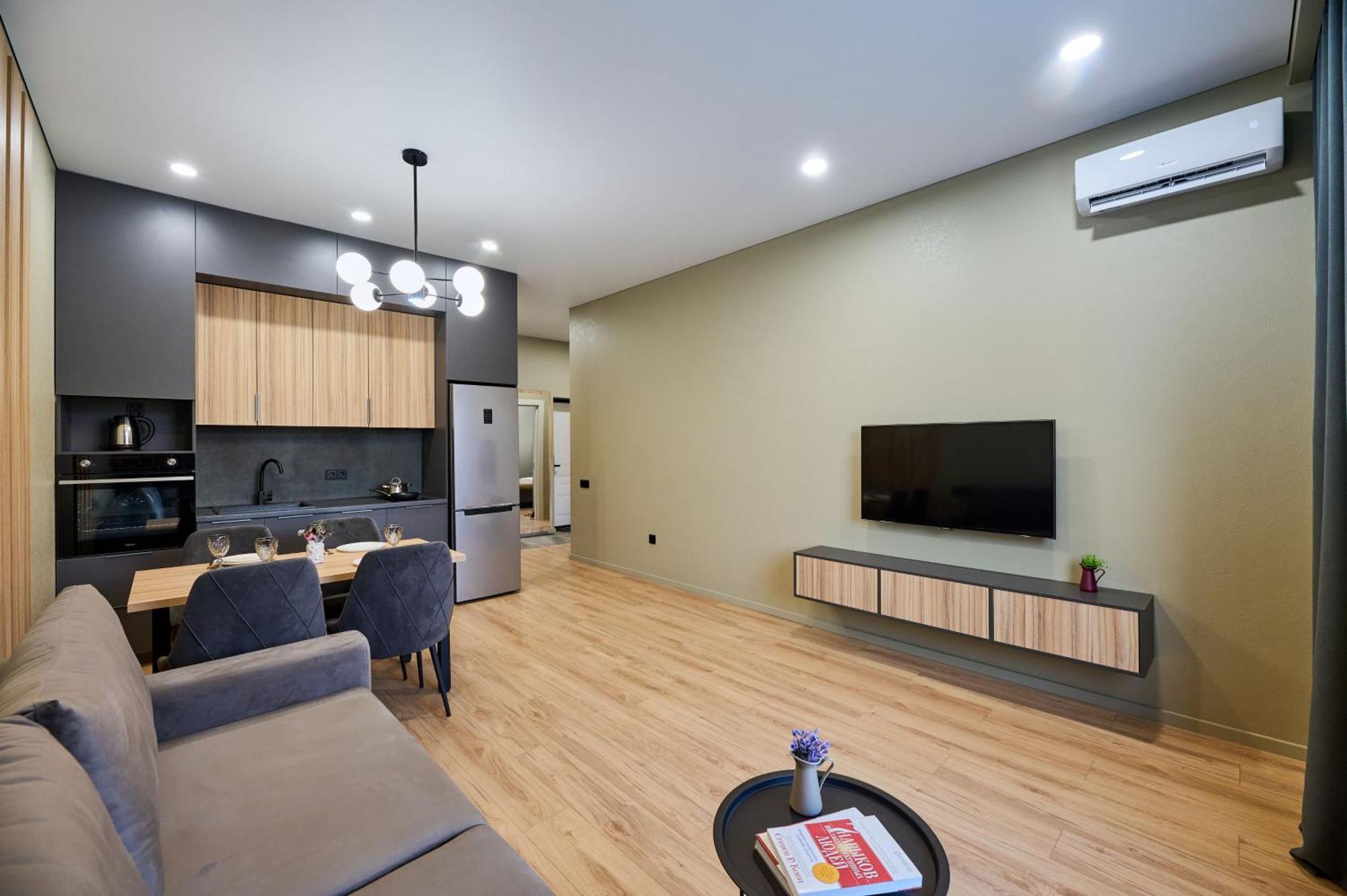 Five Business-Class Rooms In R-House Near Mega Center 알마티 외부 사진